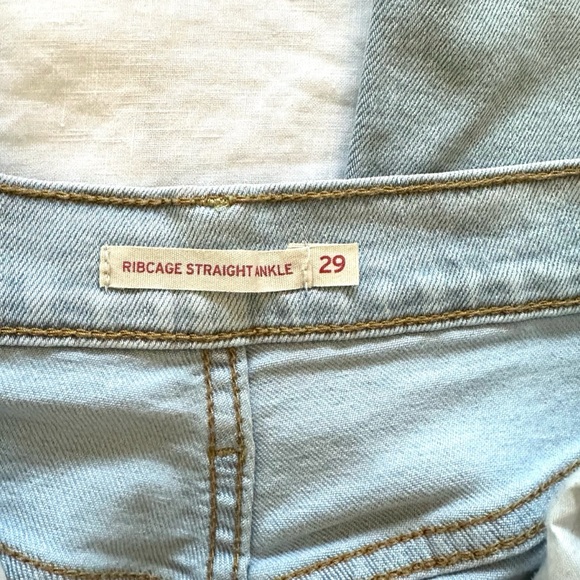Levi's Women's Ribcage Straight Ankle Jeans - Picture 10 of 16